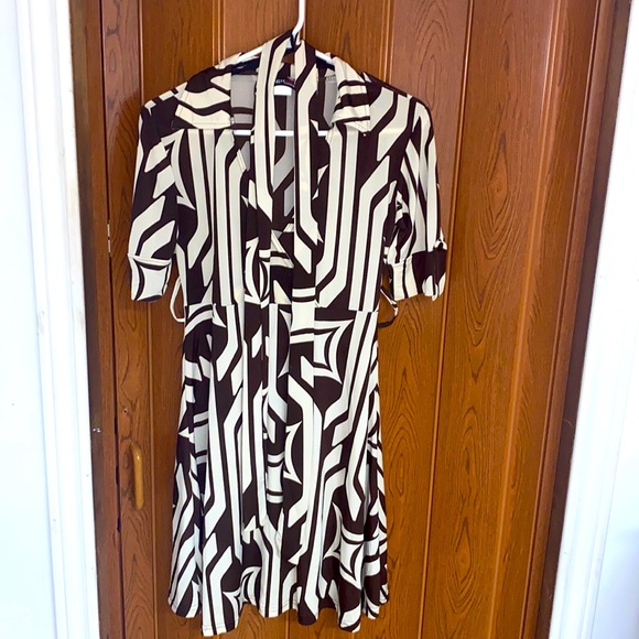 Vintage brown and beige print dress nice sleeves with turn up sleeve and button: - Picture 1 of 7